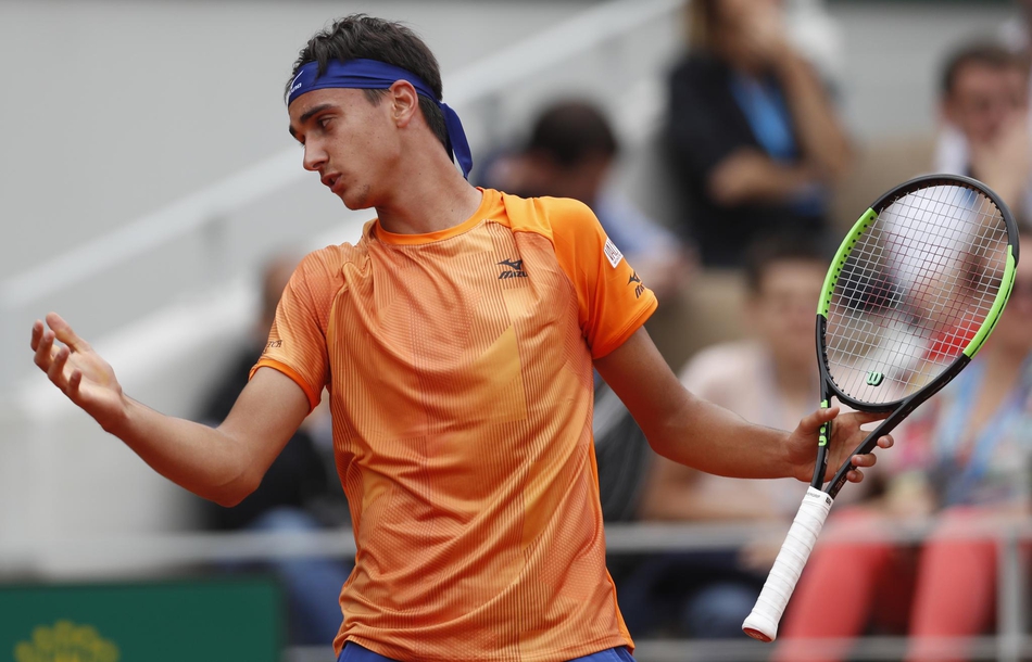 九游娱乐-费德勒在阿森纳比赛中重返赛场，战术调整引发热议！