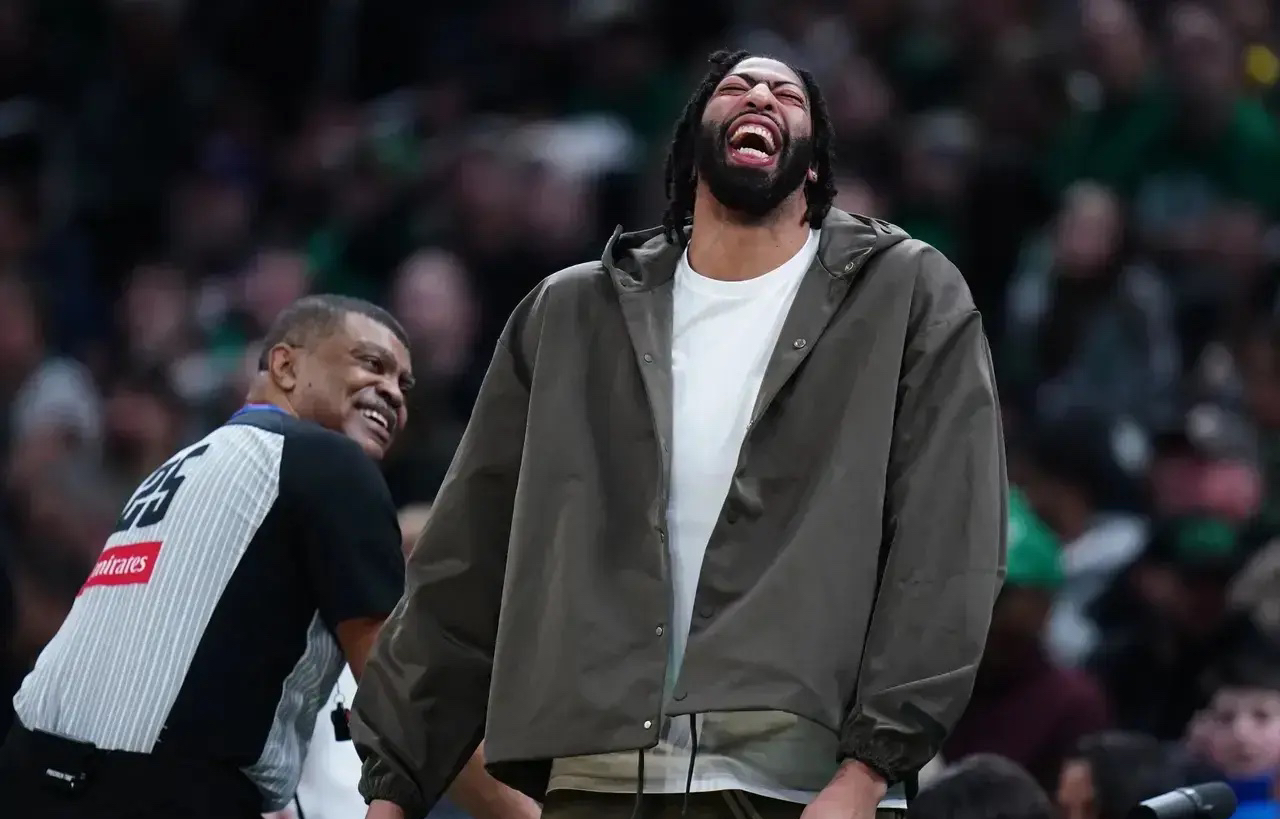 九游-浓眉哥迎来五赛季出色发挥，湖人观众热烈欢呼！