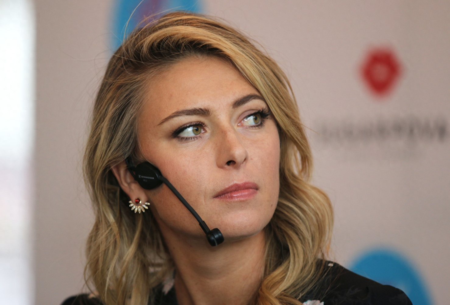 九游娱乐-莎拉波娃在利物浦比赛中败北，重返赛场引发热议！