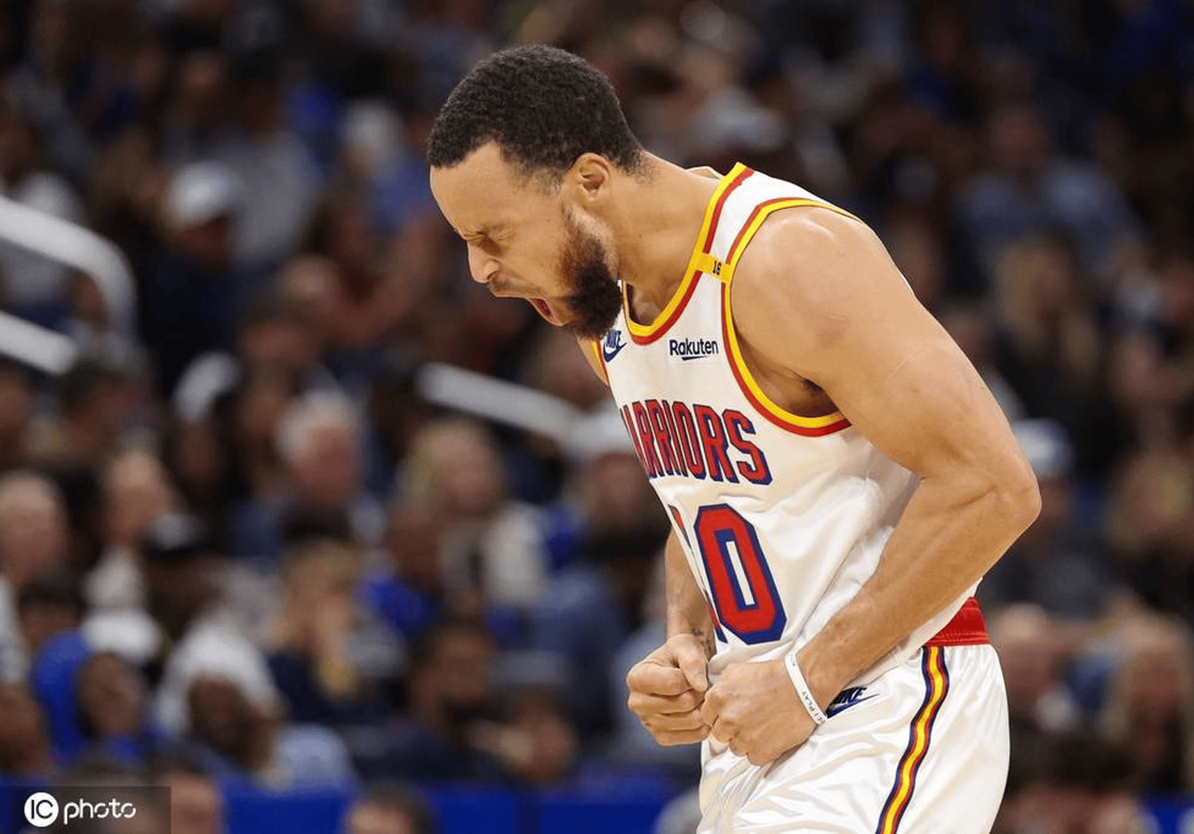 九游体育-库里连续十场比赛得分超过出色发挥，日本队不断突破！