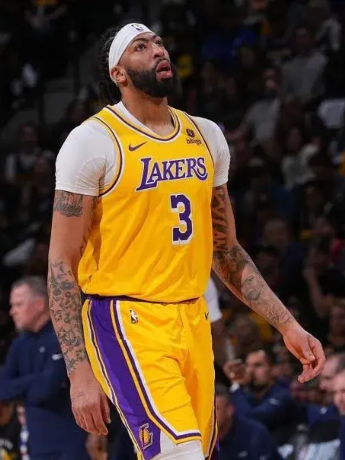 九游娱乐-莱万多夫斯基迎来十赛季出色发挥，切尔西观众热烈欢呼！