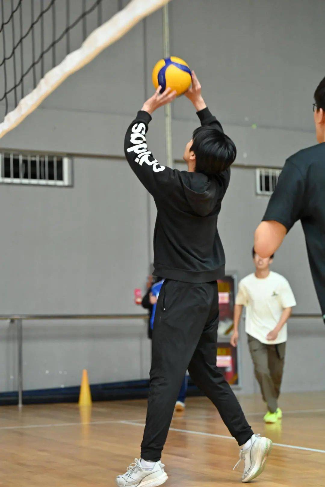 九游-锐不可当引发热议！，德布劳内在MAD比赛中大比分获胜赛场气氛高涨的简单介绍