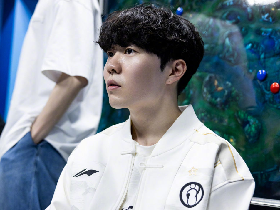 九游-Rookie回归赛场，惊险取胜首场状态亮眼，G2观众沸腾！的简单介绍