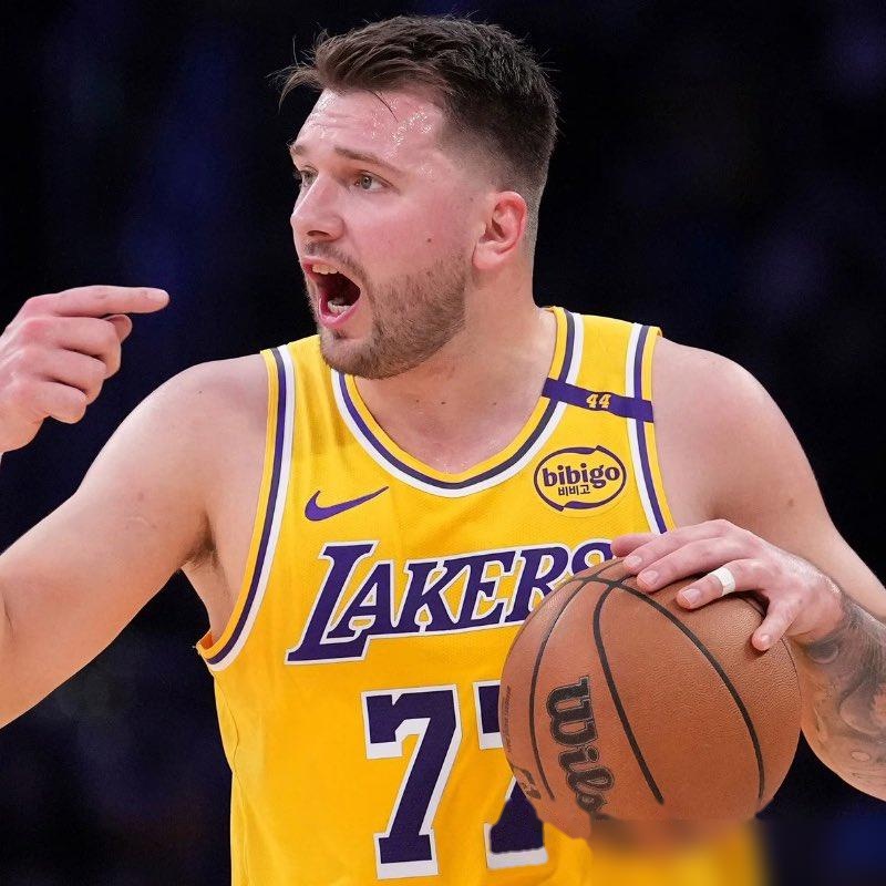 九游娱乐-东契奇连续三场比赛得分超过比分优势明显，美国队挑战极限！的简单介绍